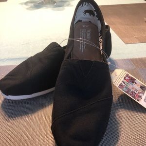 NWT Toms Black sz.11